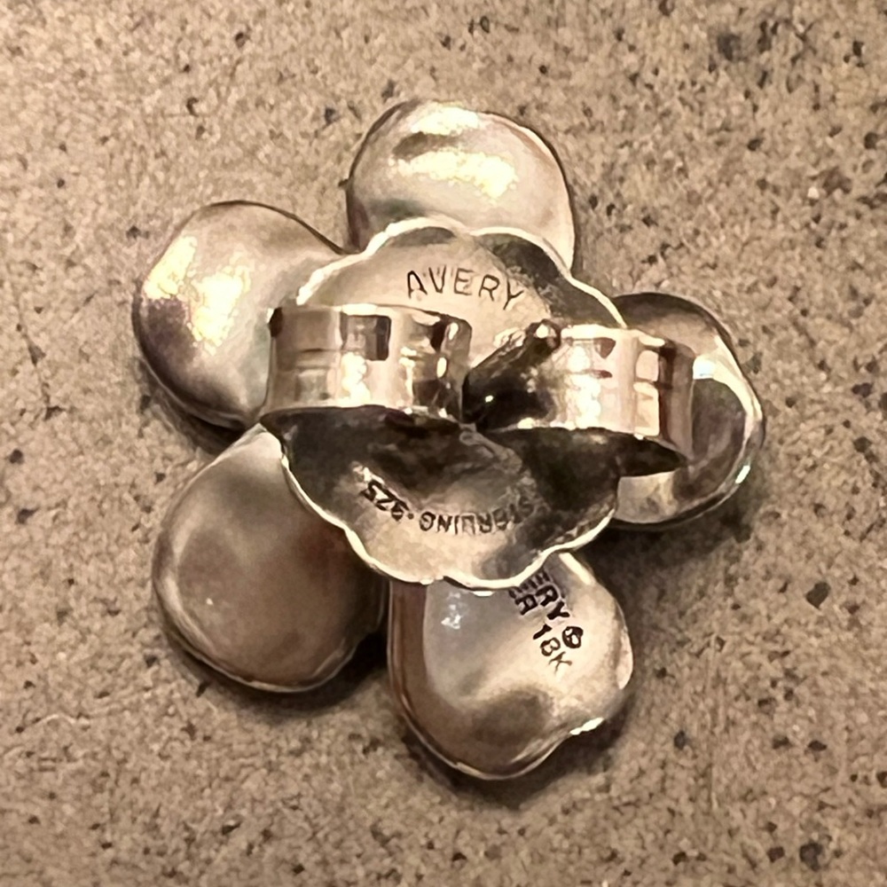 Retired James Avery 18k Gold & Sterling Silver April Flower post earrings - Picture 4 of 5